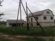 дом двухетажный деревяный обложеный кирпичом 