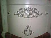 Золочение интерьеров стен мебели лепнины.