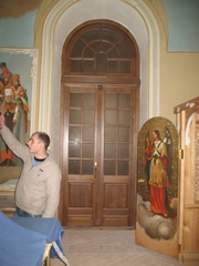 Двери, окна(под стеклопакет) из натуральной древесины.