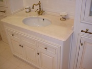 Изделия из камня, изготовление и установка, камины, подоконники, столе