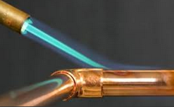 Монтаж (пайка) водопровода из медных труб.