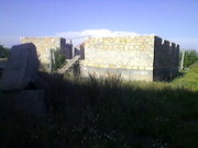 Продам  участок  с  начатым  строением