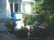 Отдых у моря (Алупка,  частный сектор у Воронцовского парка)