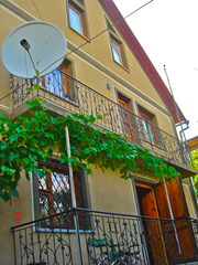 Срочно продам 3-х этажный дом на ул. Рухадзе со всеми коммуникациями.Хозяин!!!