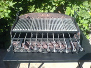 Мангал чугунный с решеткой барбекю.