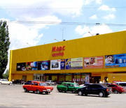 Фасадное. Отдельностоящие здание торгового центра.