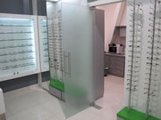 Распашные двери из стекла .