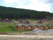   Продаж котеджів з апартаментами  