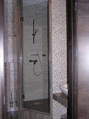 Стеклянные душевые двери на заказ, перегородки для душа