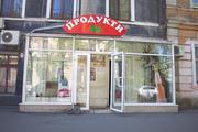 Прекрасное помещение с выдвижной витриной в центре. Собственник.