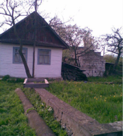 Продам дерев'яний будинок (старенький)   Житомирська обл. м. Баранівка