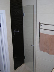 Душевые двери стеклянные под заказ