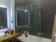 Шторки для ванной и душа из прочного стекла