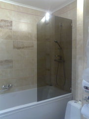 Стеклянные ограждения для душа, ванной