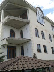 Продается отличный дом,  а второй в подарок в г. Ялта,  (Массандра).