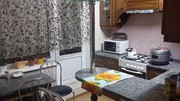 хозяин продает 1 комн двухбалконку с мебелью