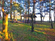 Ділянка над озером всього в 10 хвилинах від міста!