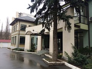 Отличное отдельно стоящее двухэтажное здание в Соломенском районе.