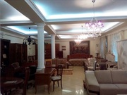 В самом центре,  продам здание 3 этажа,  с дорогим ремонтом.