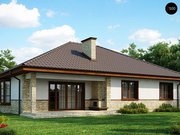 Комната в доме или домик с удобствами.