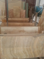 Мрамор удивительный в запасе в мастерской. Слябы и плитка 