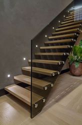 Дешевые изделия от производителя из стекла,  дерева. Лестницы.