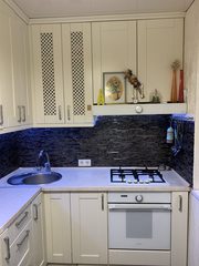 Продам квартиру м.Героев Труда первый двор 